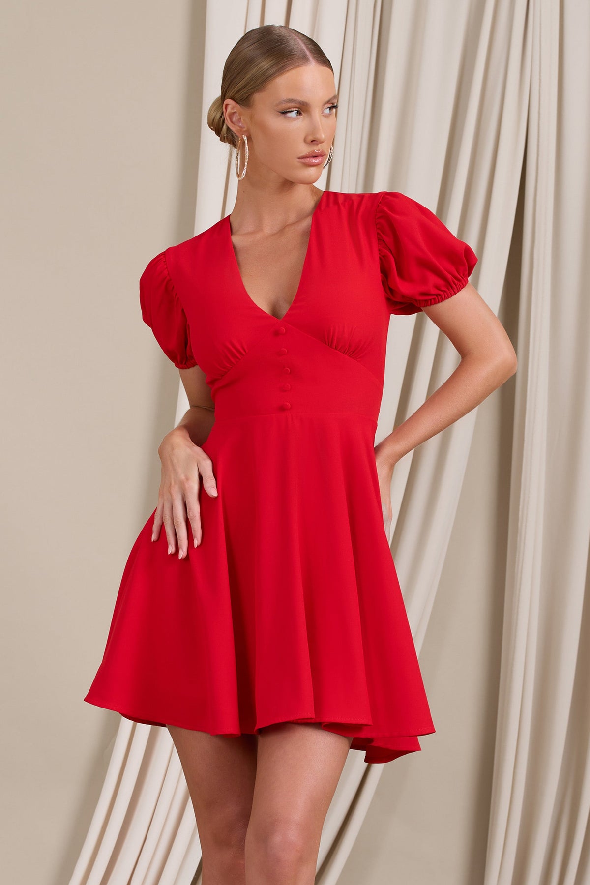 Si Si | Red V-Neck Puff-Sleeved Buttoned Mini Dress