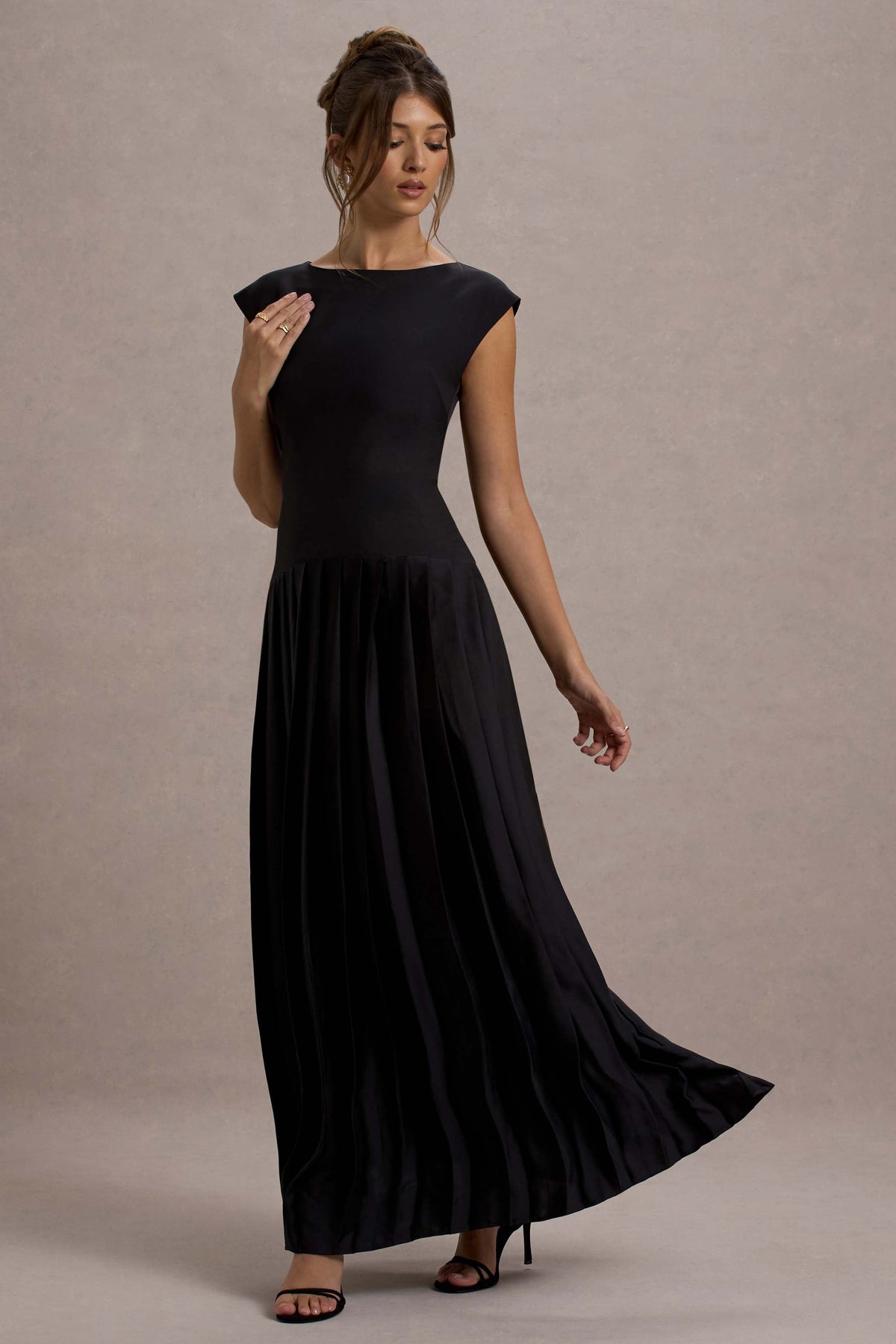 Arna | Black Boat-Neck Pleated Maxi Dress