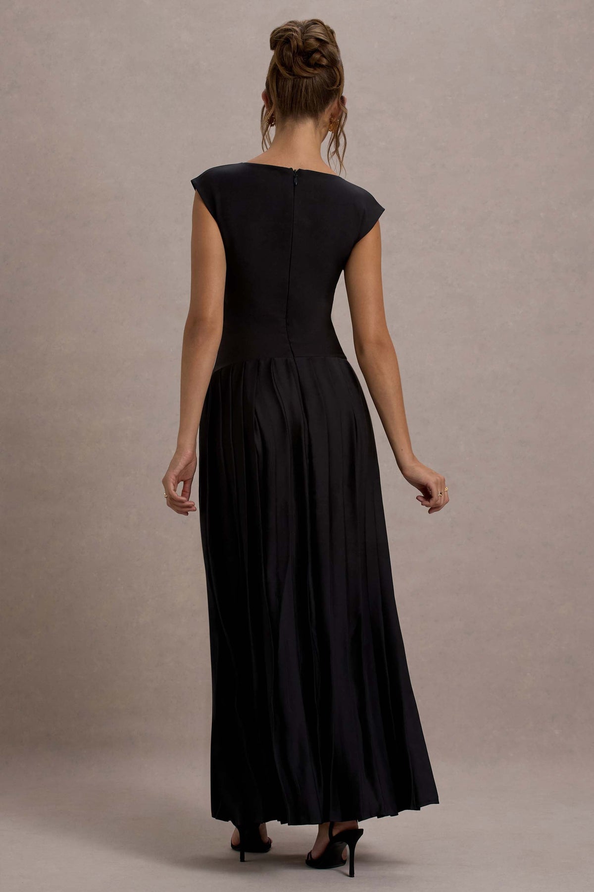 Arna | Black Boat-Neck Pleated Maxi Dress